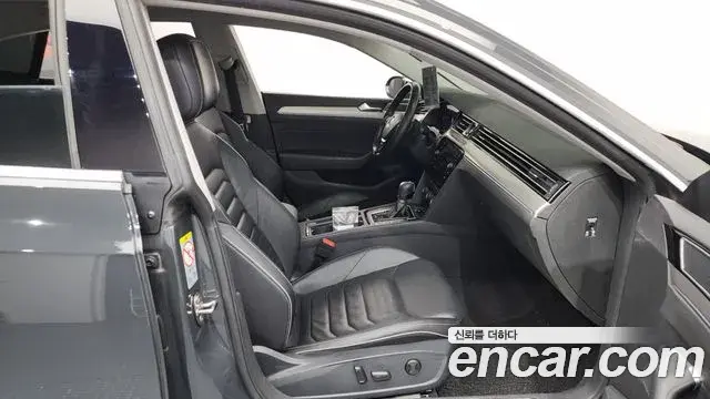 Volkswagen Arteon 2019 — Şəkil 13/20