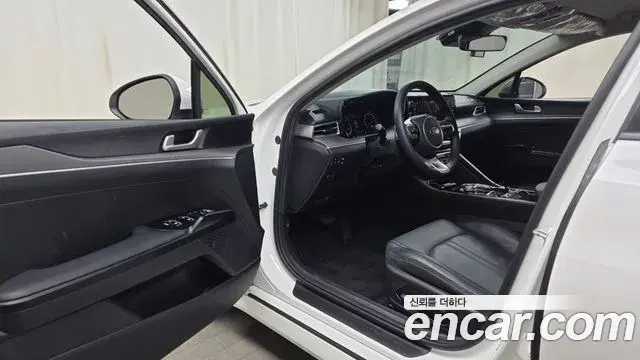 Kia K5 2021 — Şəkil 8/20