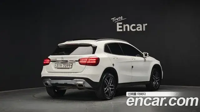 Mercedes-Benz GLA-Class 2018 — Фото 1/20