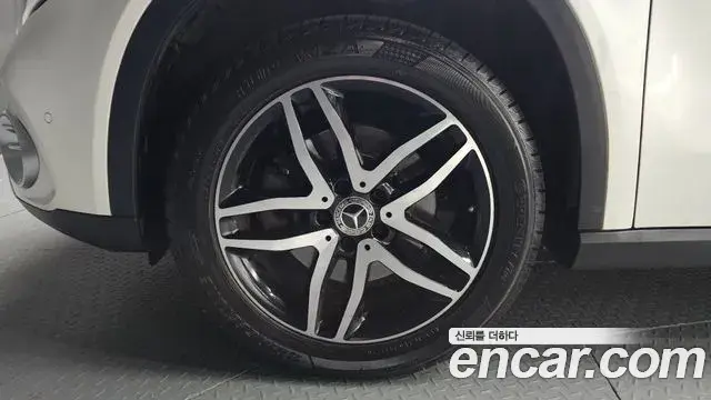 Mercedes-Benz GLA-Class 2018 — Фото 4/20