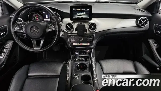 Mercedes-Benz GLA-Class 2018 — Фото 10/20