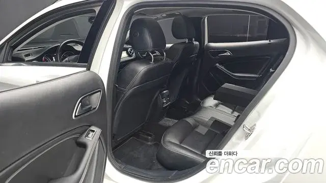 Mercedes-Benz GLA-Class 2018 — Фото 12/20