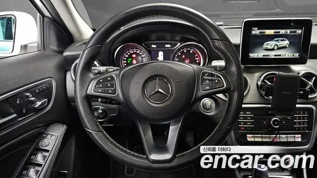Mercedes-Benz GLA-Class 2018 — Фото 13/20