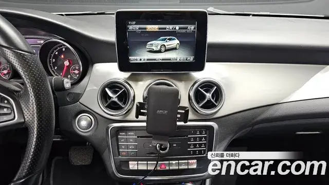 Mercedes-Benz GLA-Class 2018 — Фото 14/20