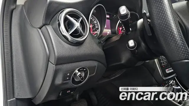 Mercedes-Benz GLA-Class 2018 — Фото 18/20