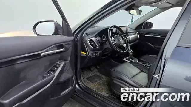 Kia Seltos 2019 — ფოტო 16/20
