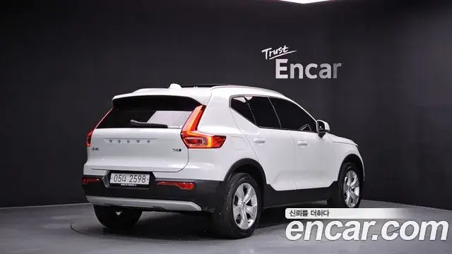 Volvo XC40 2019 — Şəkil 10/20