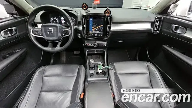 Volvo XC40 2019 — Şəkil 8/20