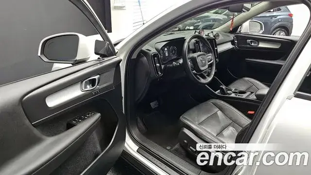 Volvo XC40 2019 — Şəkil 3/20