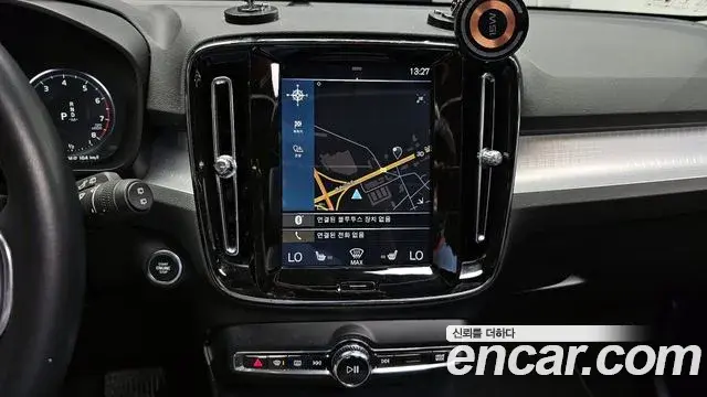 Volvo XC40 2019 — Şəkil 6/20