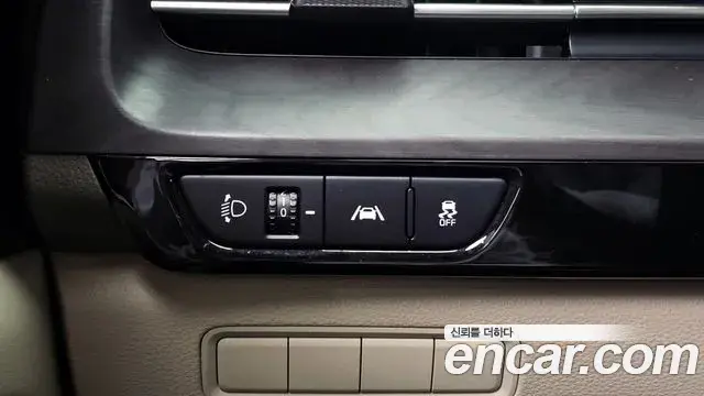 Kia Carnival 2021 — Фото 18/20