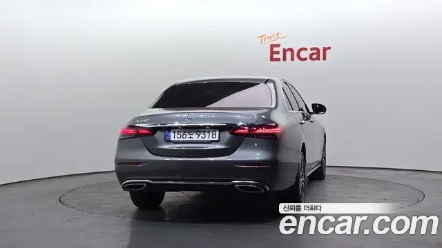 Mercedes-Benz E-Class 2020 — ფოტო 17/20
