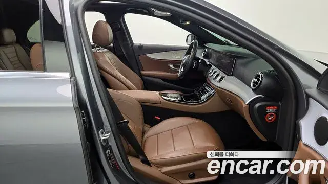 Mercedes-Benz E-Class 2020 — ფოტო 13/20