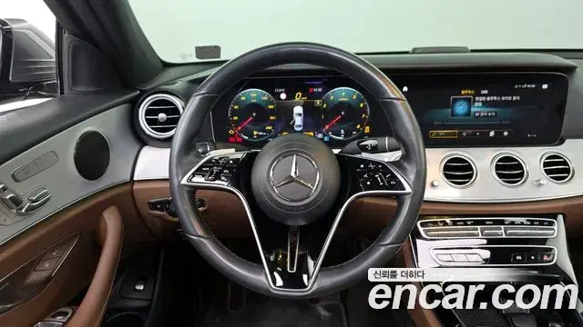Mercedes-Benz E-Class 2020 — ფოტო 19/20