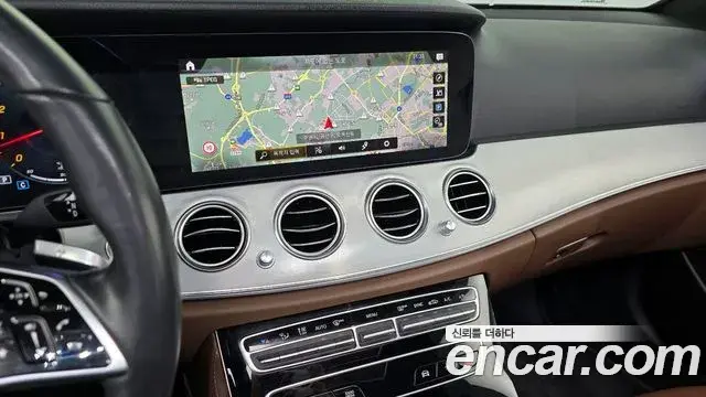 Mercedes-Benz E-Class 2020 — ფოტო 7/20