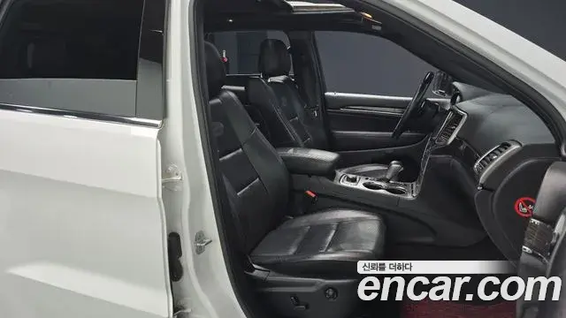 Jeep Grand Cherokee 2018 — Photo 16/20