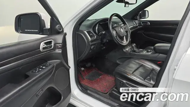 Jeep Grand Cherokee 2018 — Photo 18/20