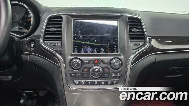 Jeep Grand Cherokee 2018 — Photo 11/20