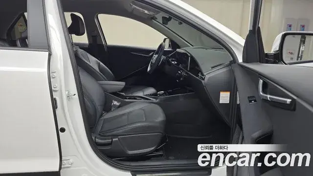 Kia Niro 2025 — Photo 15/31