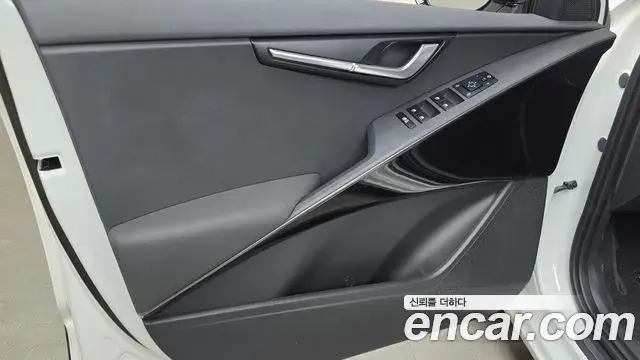 Kia Niro 2025 — Photo 2/31
