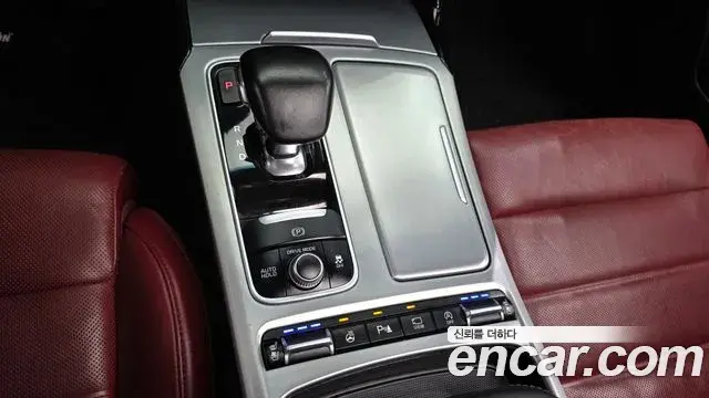 Kia Stinger 2019 — Şəkil 2/33