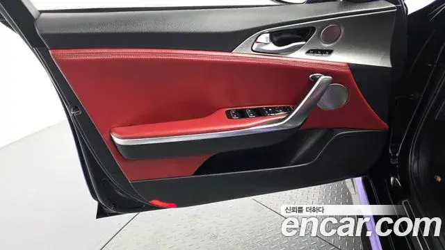 Kia Stinger 2019 — Şəkil 16/33
