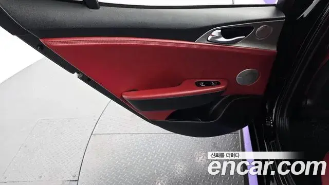 Kia Stinger 2019 — Şəkil 23/33