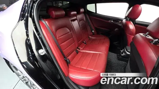 Kia Stinger 2019 — Şəkil 31/33