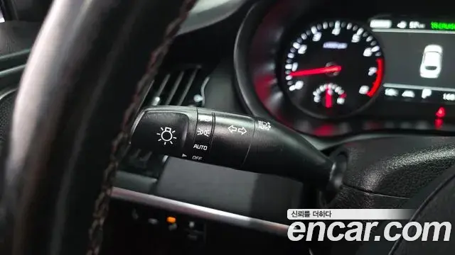 Kia Stinger 2019 — Şəkil 8/33
