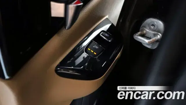 Kia Carnival 2021 — Фото 18/20
