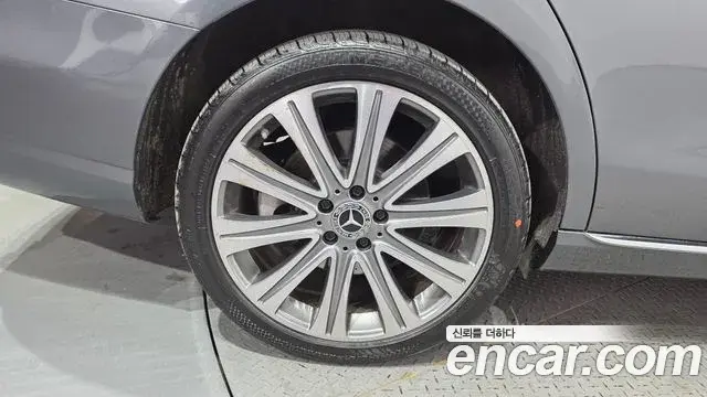 Mercedes-Benz E-Class 2022 — Şəkil 22/35