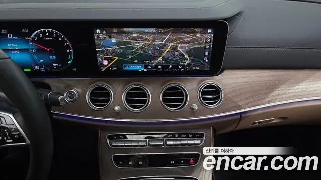 Mercedes-Benz E-Class 2022 — Şəkil 10/35