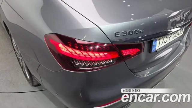 Mercedes-Benz E-Class 2022 — Şəkil 23/35
