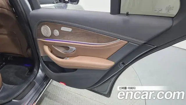 Mercedes-Benz E-Class 2022 — Şəkil 19/35
