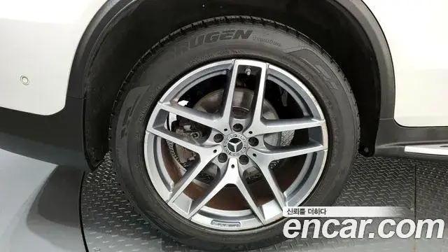 Mercedes-Benz GLC-Class 2018 — Şəkil 14/31