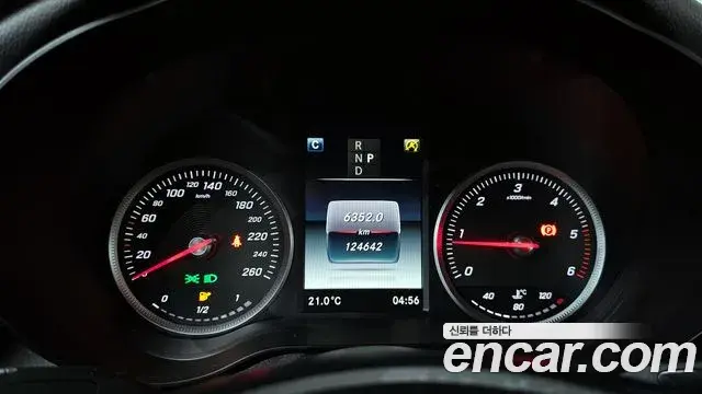Mercedes-Benz GLC-Class 2018 — Şəkil 25/31