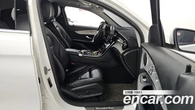 Mercedes-Benz GLC-Class 2018 — Şəkil 18/31