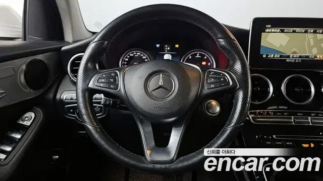 Mercedes-Benz GLC-Class 2018 — Şəkil 19/31