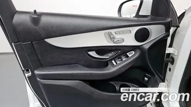 Mercedes-Benz GLC-Class 2018 — Şəkil 27/31
