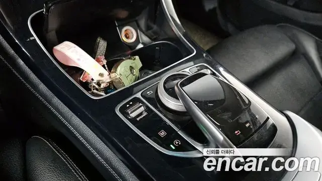 Mercedes-Benz GLC-Class 2018 — Şəkil 8/31