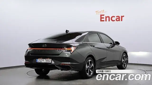 Hyundai The New Avante Hybrid 2021 — Photo 4/20