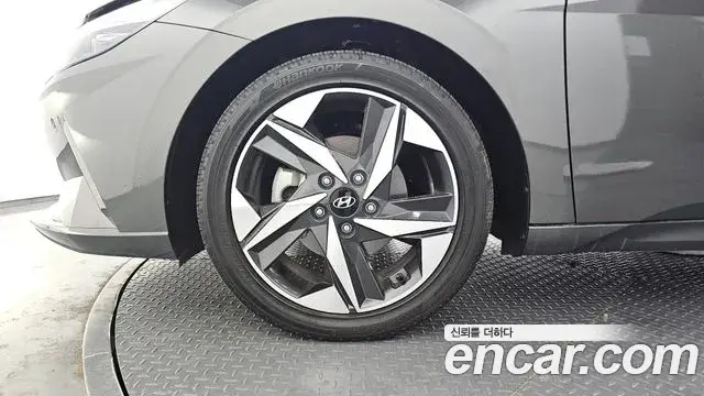 Hyundai The New Avante Hybrid 2021 — Photo 15/20
