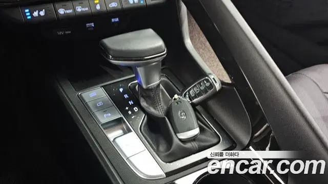 Hyundai The New Avante Hybrid 2021 — Photo 8/20