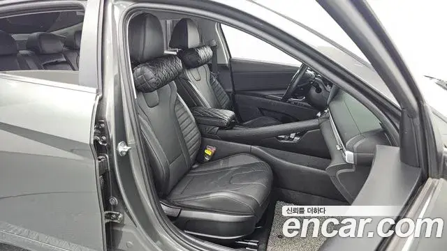 Hyundai The New Avante Hybrid 2021 — Photo 19/20