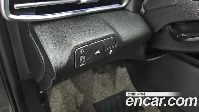Hyundai The New Avante Hybrid 2021 — Photo 10/20