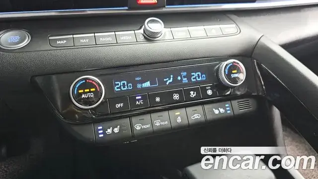 Hyundai The New Avante Hybrid 2021 — Photo 11/20