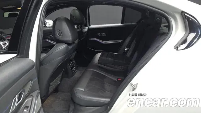 BMW 3 Series 2020 — Şəkil 8/32