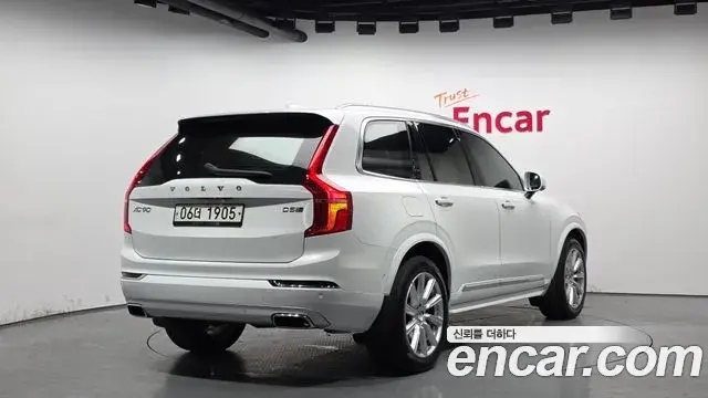 Volvo XC90 2019 — Şəkil 17/33