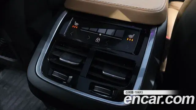 Volvo XC90 2019 — Şəkil 10/33