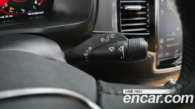 Volvo XC90 2019 — Şəkil 32/33